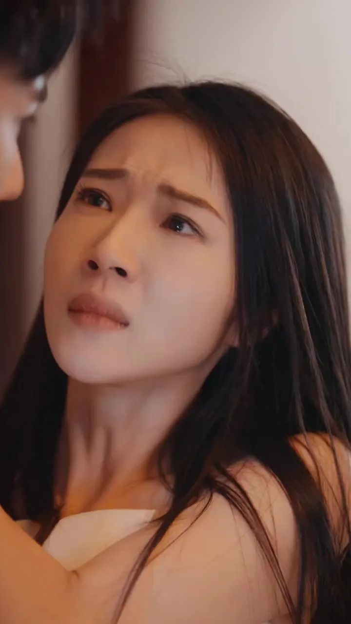 夫人离婚后，疯批总裁他慌了海报